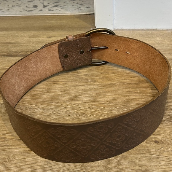 Vintage GAP 1969 Embossed Wide Leather Corset Belt, Made in USA |Size Small main image 4